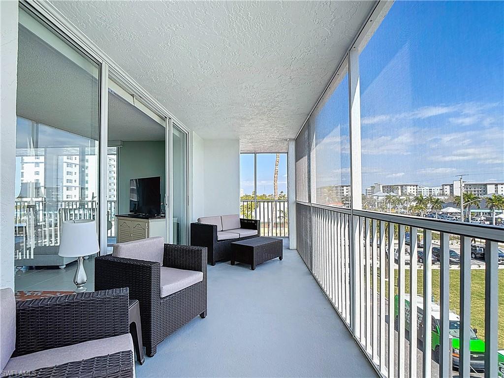 CRECIENTE CONDO EAST - Residential