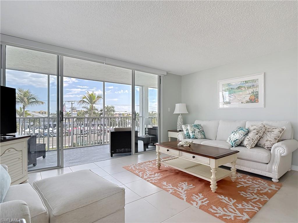 CRECIENTE CONDO EAST - Residential