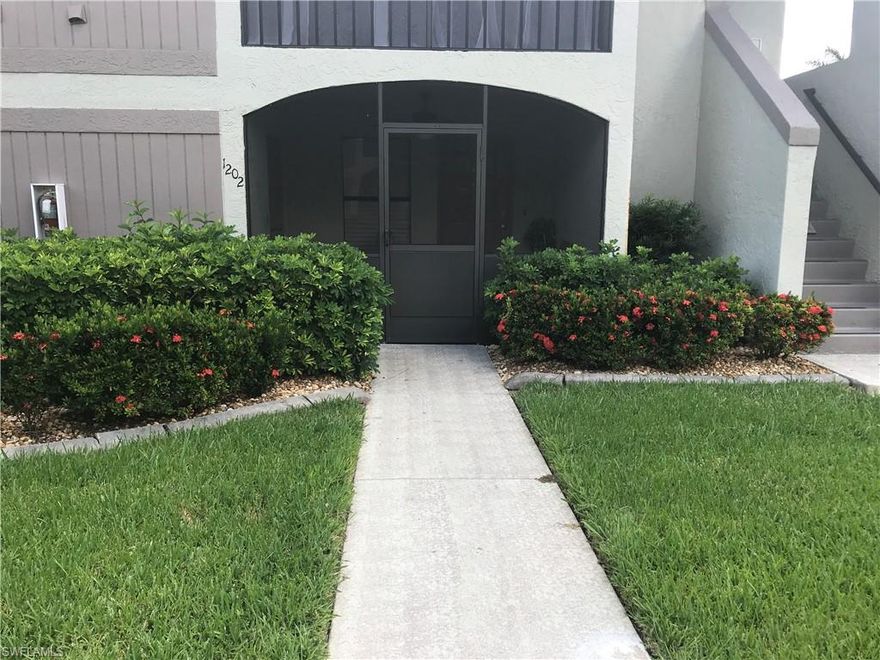 Beautiful Condo, completely renovated located within walking distance to restaurants, shops, schools, banks and supermarket.This condo is located in the center of Fort Myers at the Brookshire Community, minutes from the Airport, Interstate 75, Fort Myers Beach, Sanibel and Captiva Island. The community offers a beautiful club house, pool, tennis courts, barbecue/picnic area and volleyball courts, etc.
The condo was update within a few months, new kitchen cabinets, granite counter tops, new bathrooms (showers, cabinets), ceramic tile floors, new carpets in the bedrooms and new impact windows.