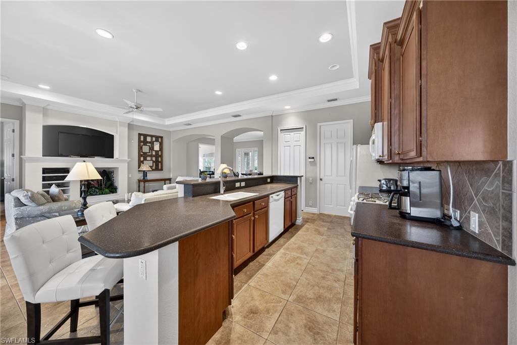 SABAL POINT - Residential