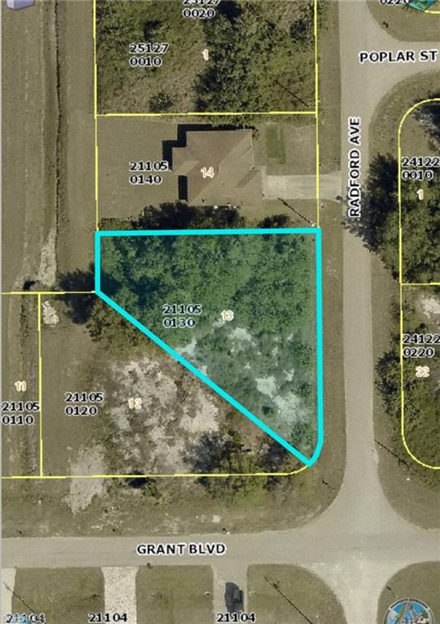 Don't miss this prime vacant corner lot, the perfect location to build your dream home or investment property. Located in a growing area close to schools, shopping and major roads.