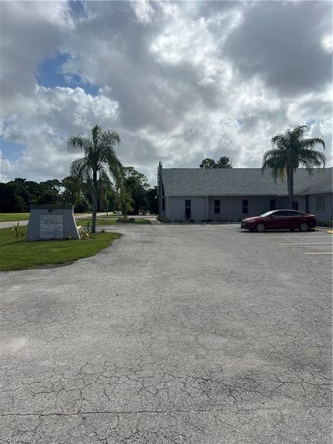 2220 Hunter ST FORT MYERS FL 33901