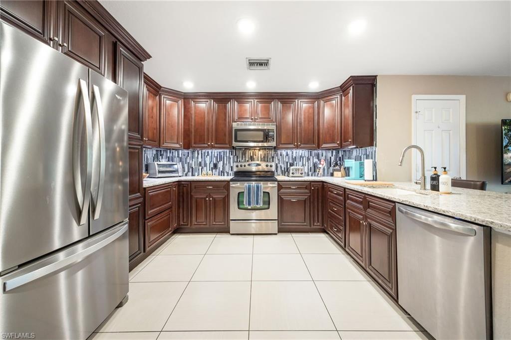 BAYSHORE COMMONS - Residential