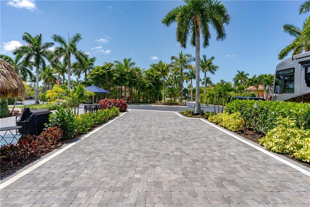 NAPLES MOTORCOACH RESORT - Land