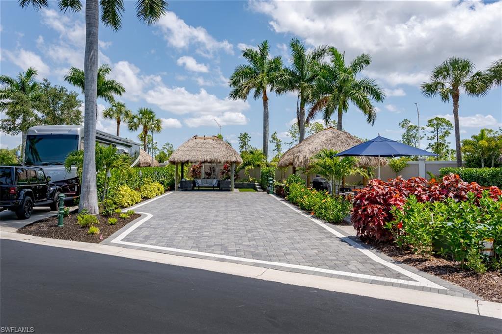 NAPLES MOTORCOACH RESORT - Land