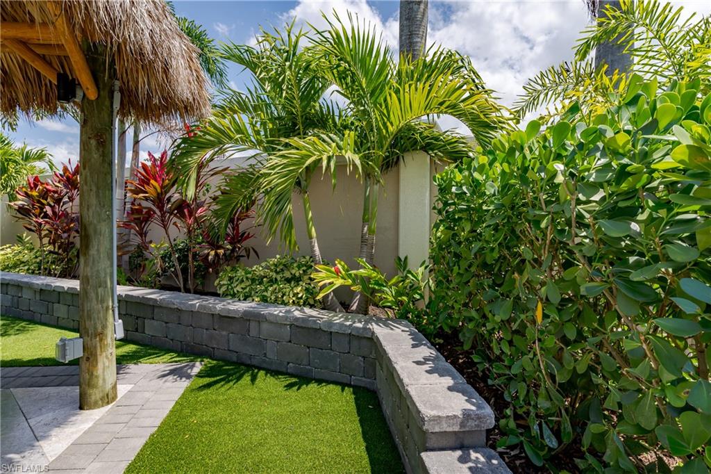 NAPLES MOTORCOACH RESORT - Land