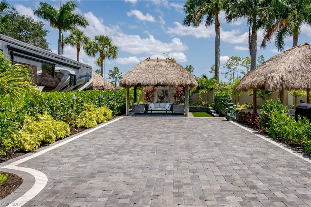 NAPLES MOTORCOACH RESORT - Land