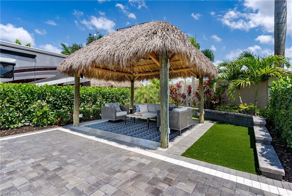 NAPLES MOTORCOACH RESORT - Land