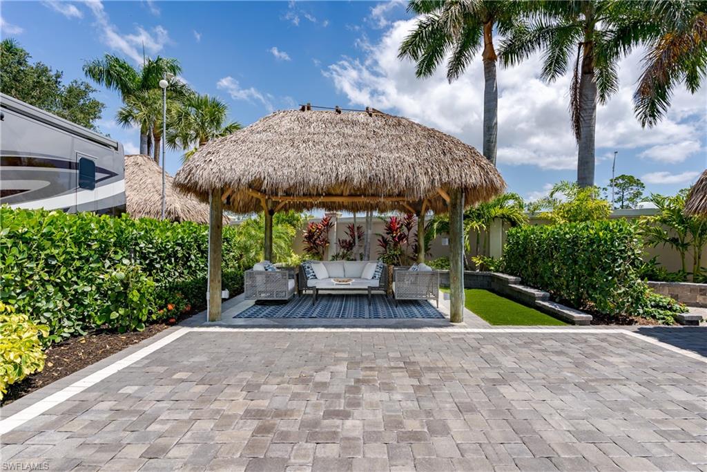 NAPLES MOTORCOACH RESORT - Land