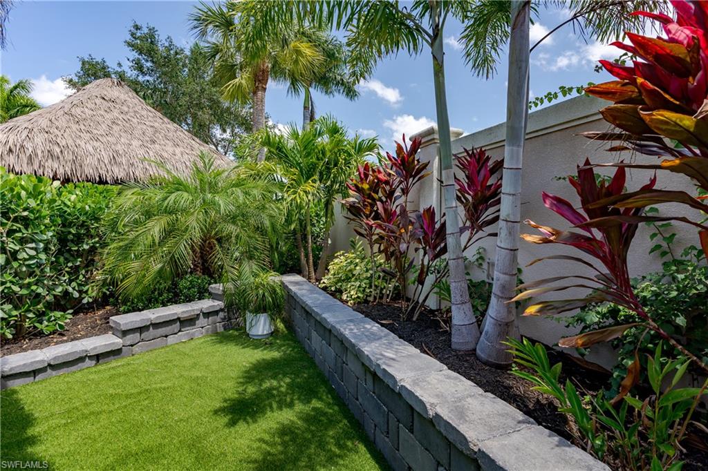 NAPLES MOTORCOACH RESORT - Land