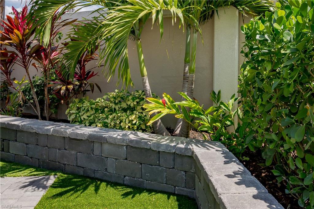 NAPLES MOTORCOACH RESORT - Land