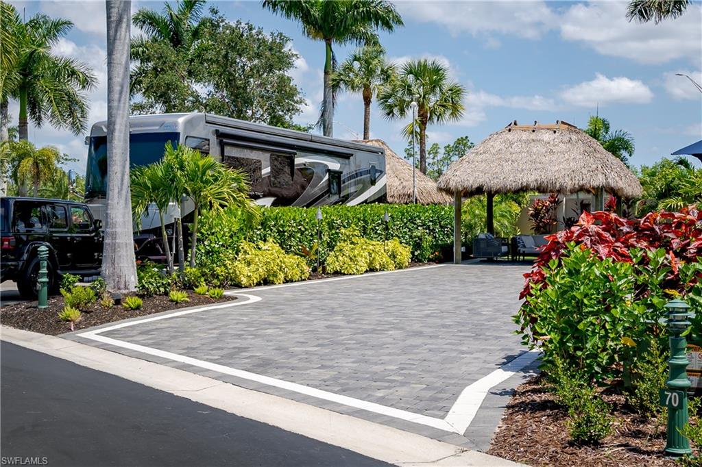 NAPLES MOTORCOACH RESORT - Land