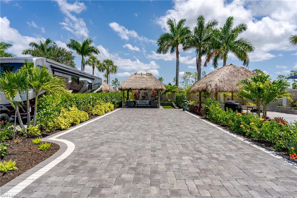 NAPLES MOTORCOACH RESORT - Land