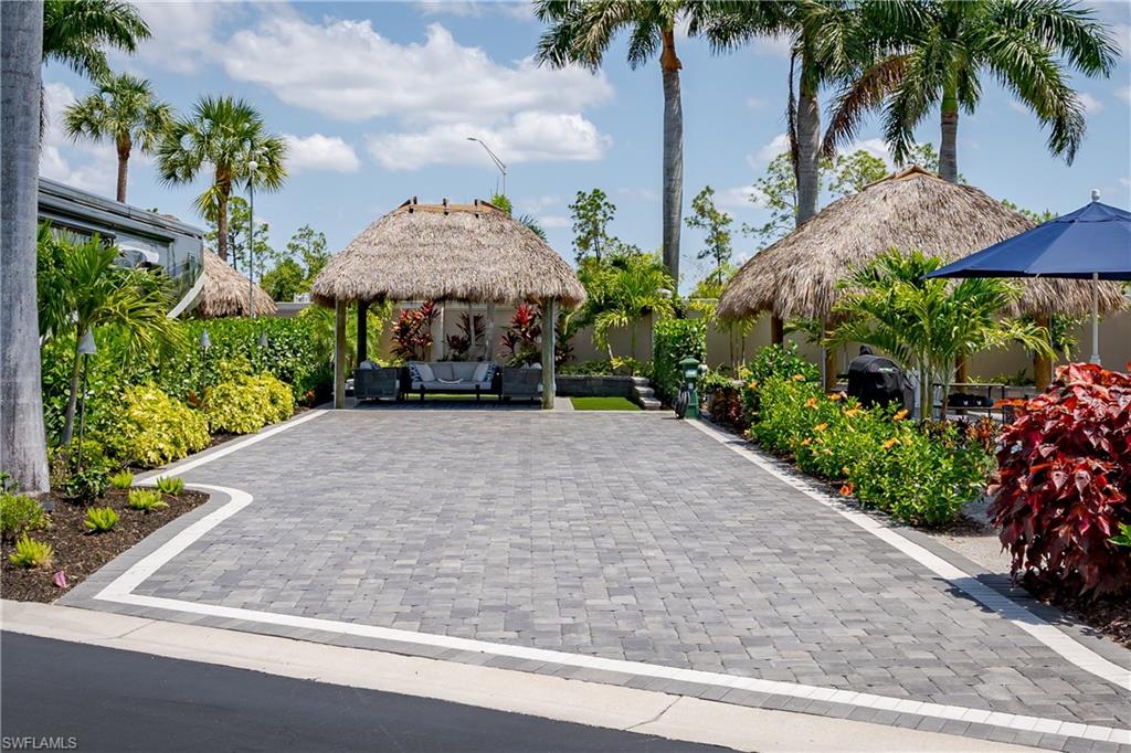 NAPLES MOTORCOACH RESORT - Land