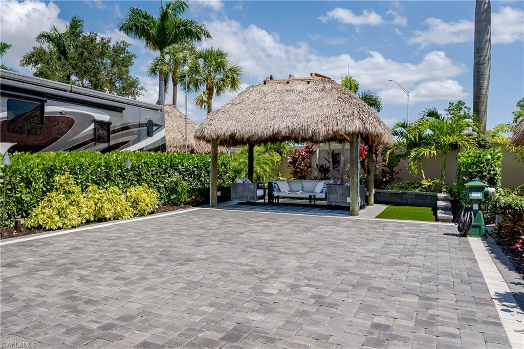 NAPLES MOTORCOACH RESORT - Land