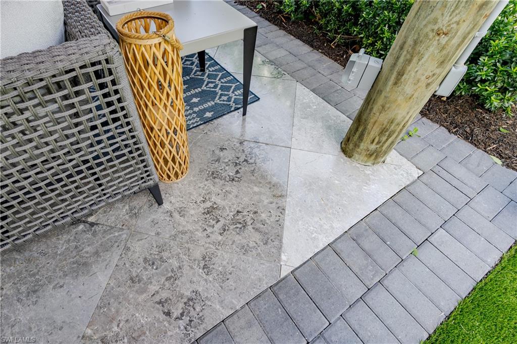 NAPLES MOTORCOACH RESORT - Land