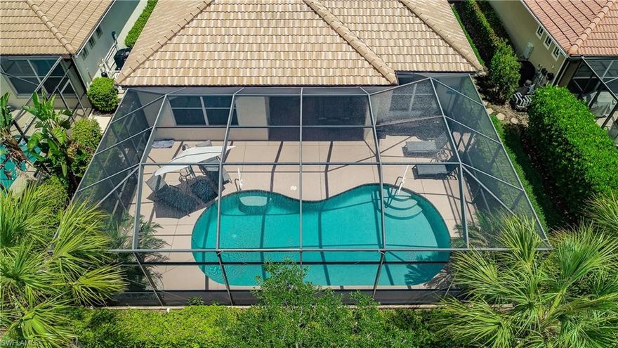 South facing with amazing lake views this 3 bed, 3 bath plus den property is in excellent condition with lots of upgrades. New appliances in 2017 and 2018,
crown molding and tray ceilings around. Electric heated pool,  paved driveway, alarm system, plantain shutters, AC  (2015) operated wireless, 
Madison Park is located in a great area just a few miles from Olde Naples and the Beaches.