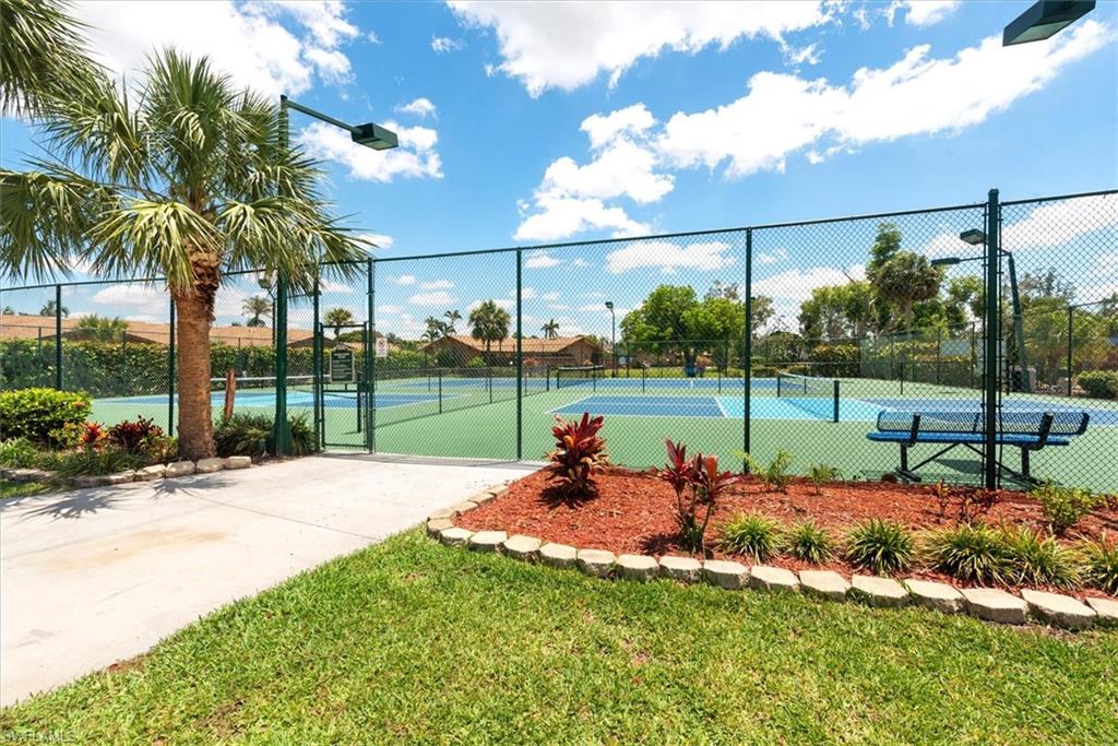 ROYAL WOODS - Residential