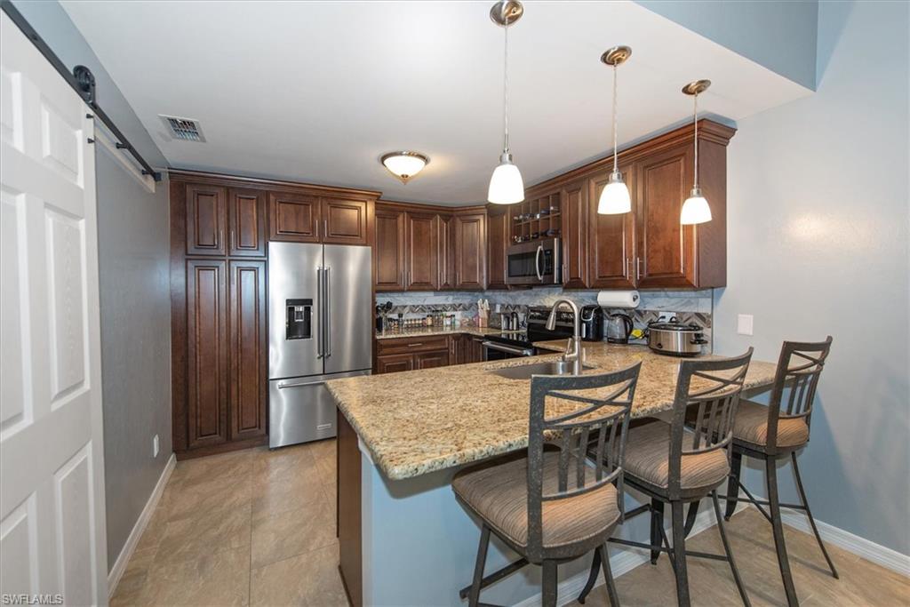 ROYAL WOODS - Residential