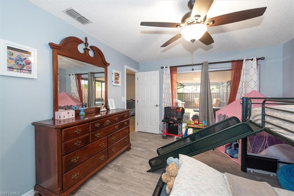 ROYAL WOODS - Residential