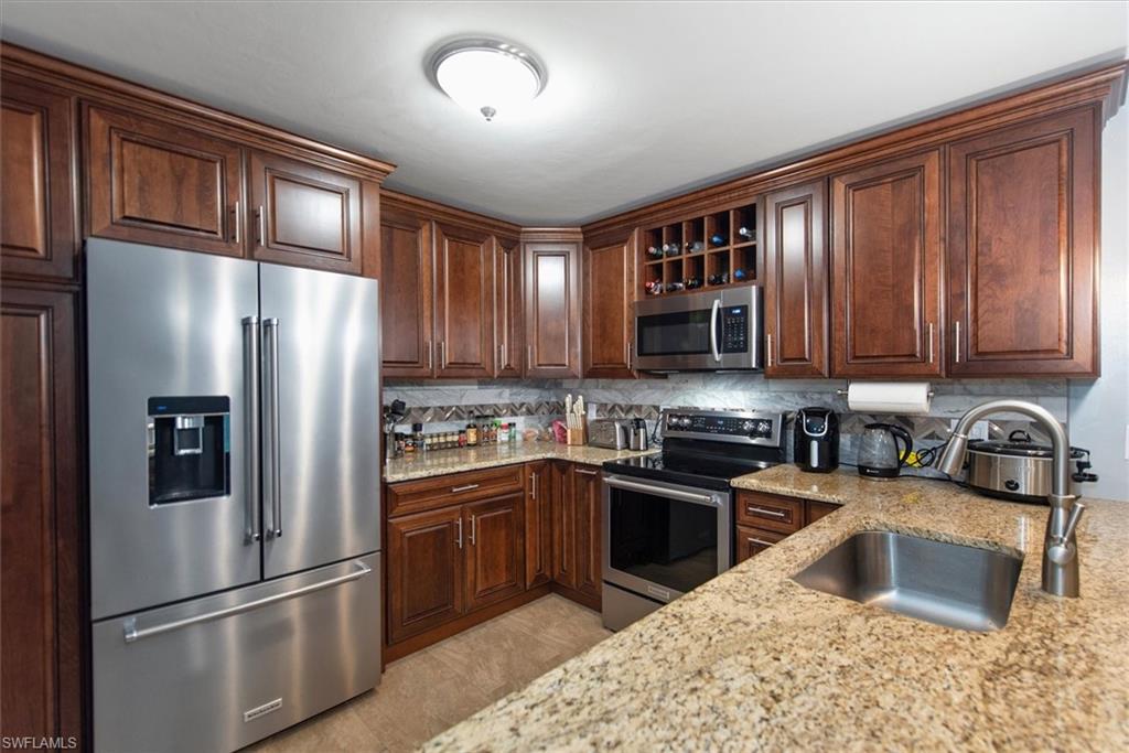 ROYAL WOODS - Residential