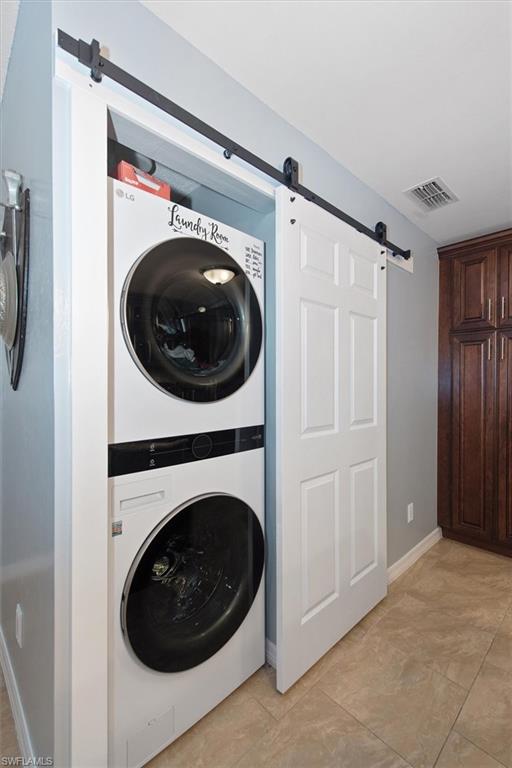 ROYAL WOODS - Residential