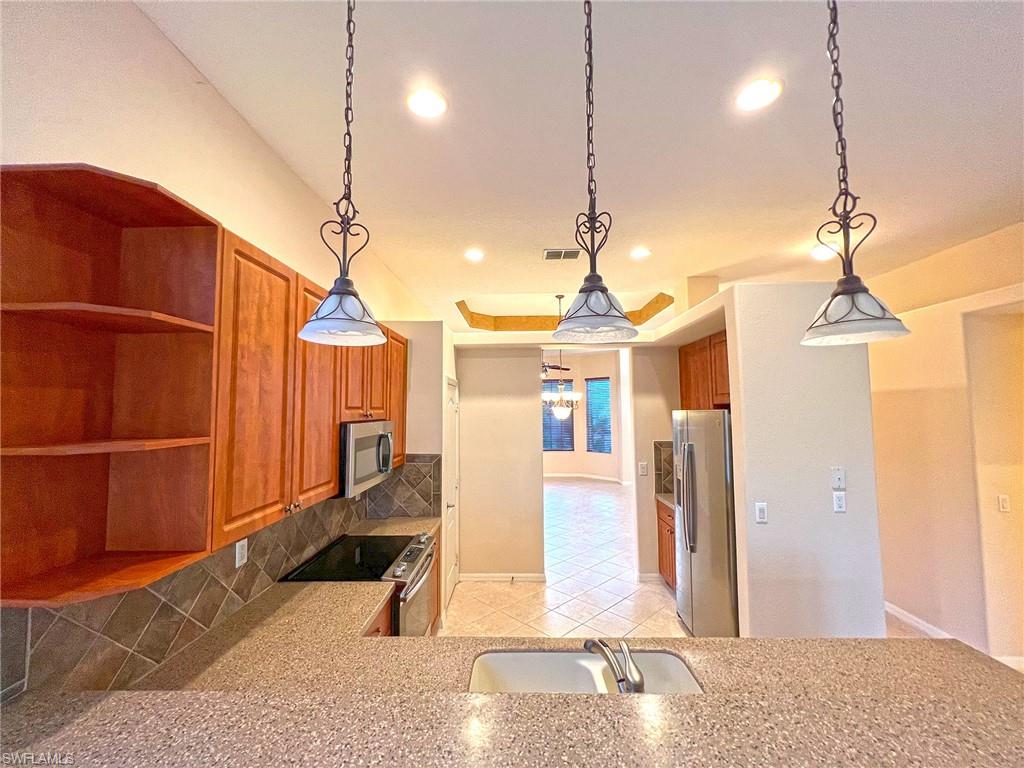 LAGUNA LAKES - Residential Lease