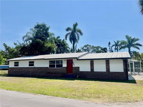 134 Standish CIR NORTH FORT MYERS FL 33903