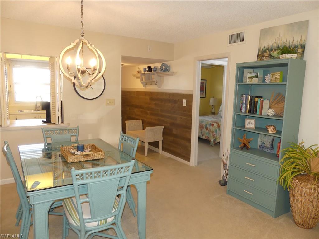 COUNTRY CLUB MANOR - Residential