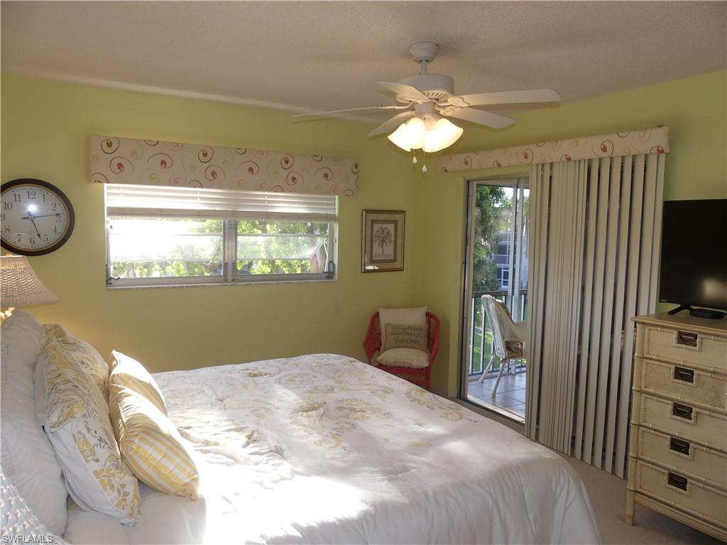 COUNTRY CLUB MANOR - Residential