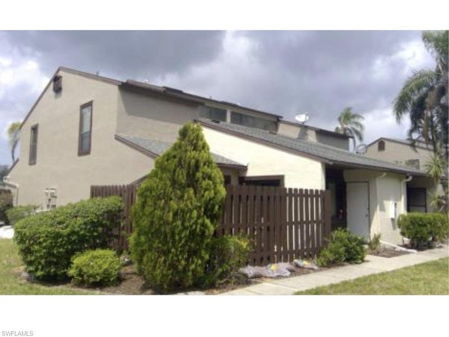 Sandalwood Estates 2BD 2BTH Loft Townhouse - Gated Community. Excellent location in the desired South Point Area. Close to beaches, restaurants and shopping.