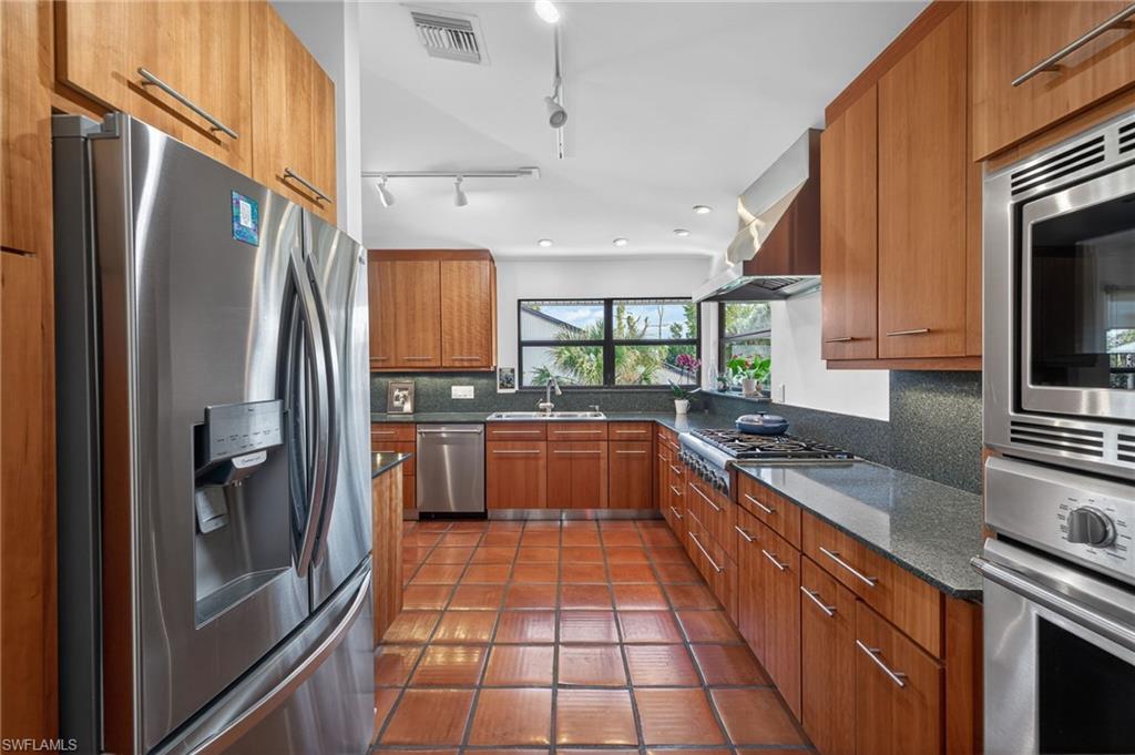 COTTAGE POINT UNREC - Residential