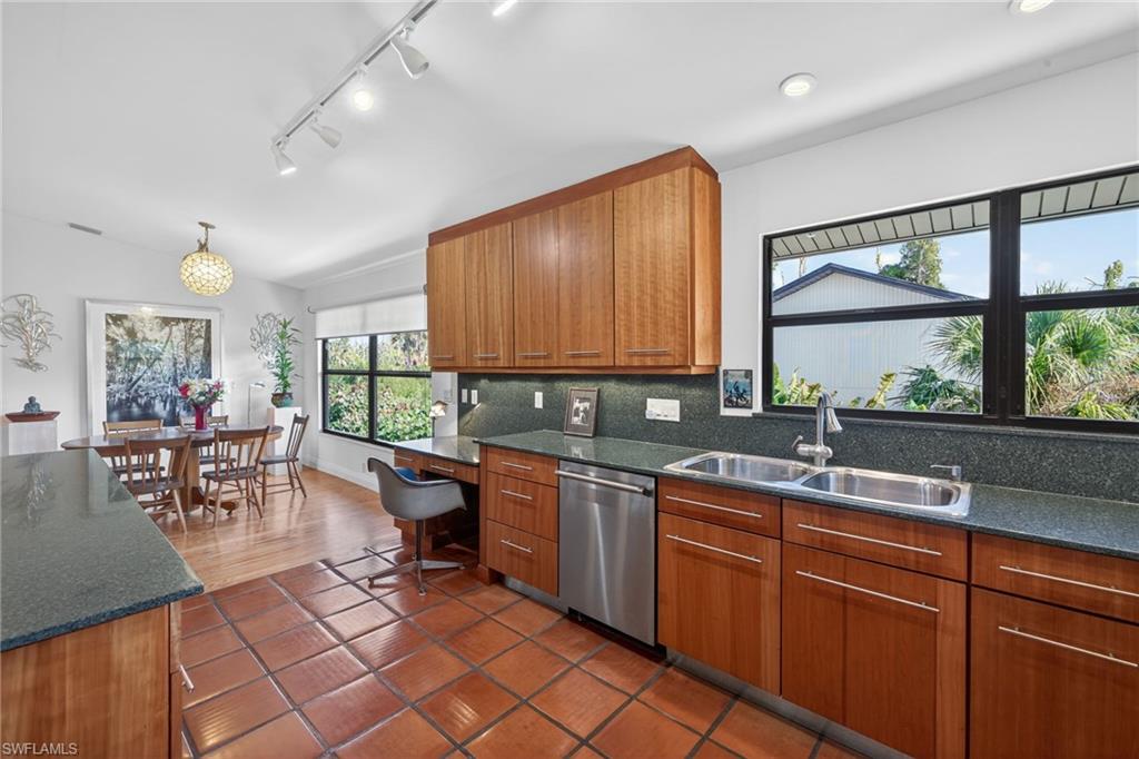 COTTAGE POINT UNREC - Residential