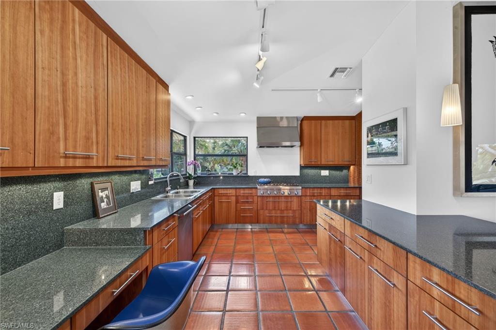 COTTAGE POINT UNREC - Residential