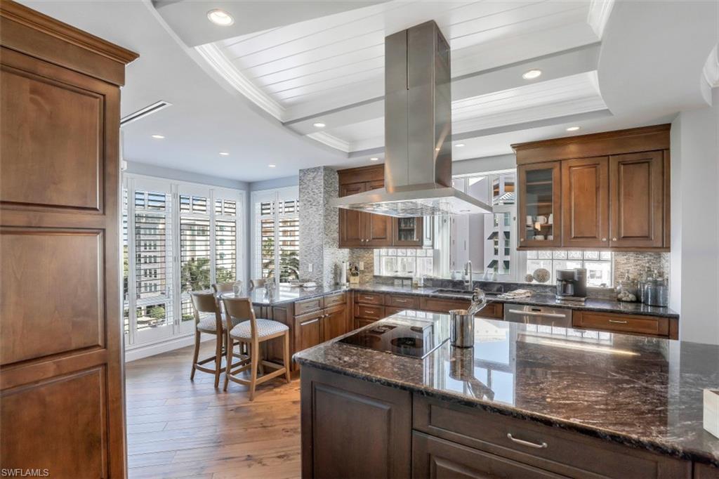 BAREFOOT BEACH CLUB - Residential