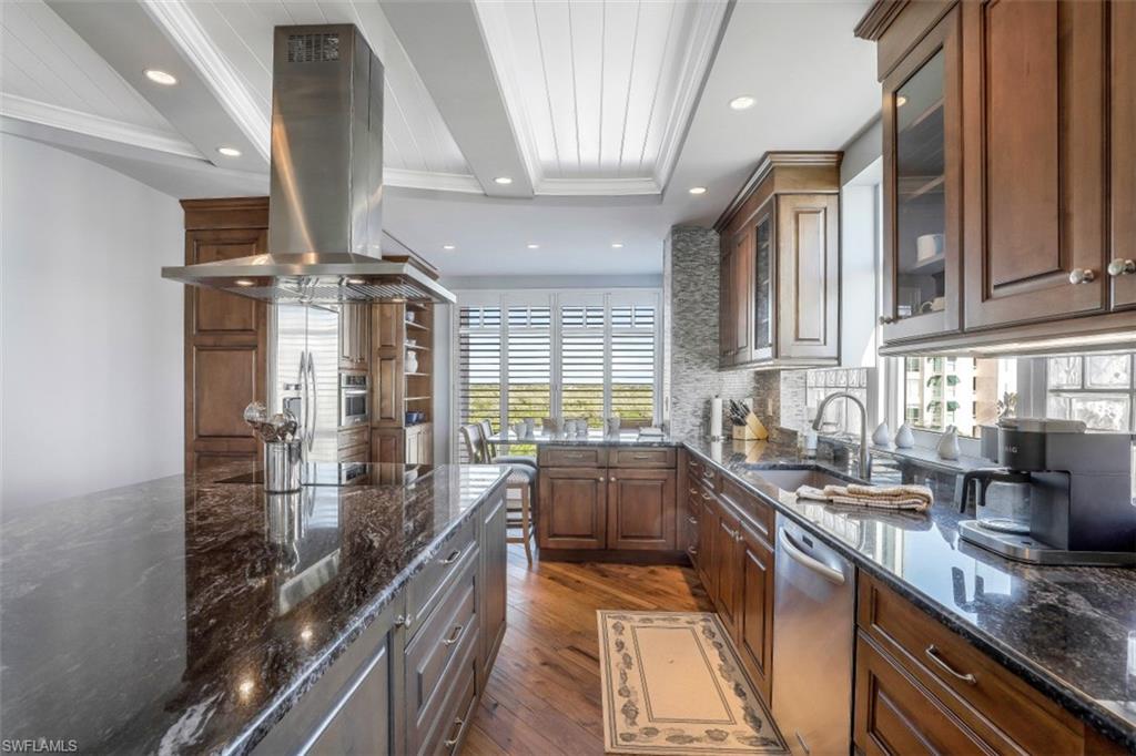 BAREFOOT BEACH CLUB - Residential