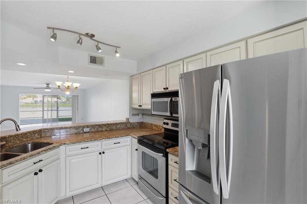 VICTORIA LAKES - Residential