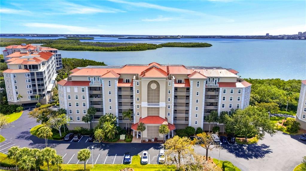 VINTAGE BAY - Residential