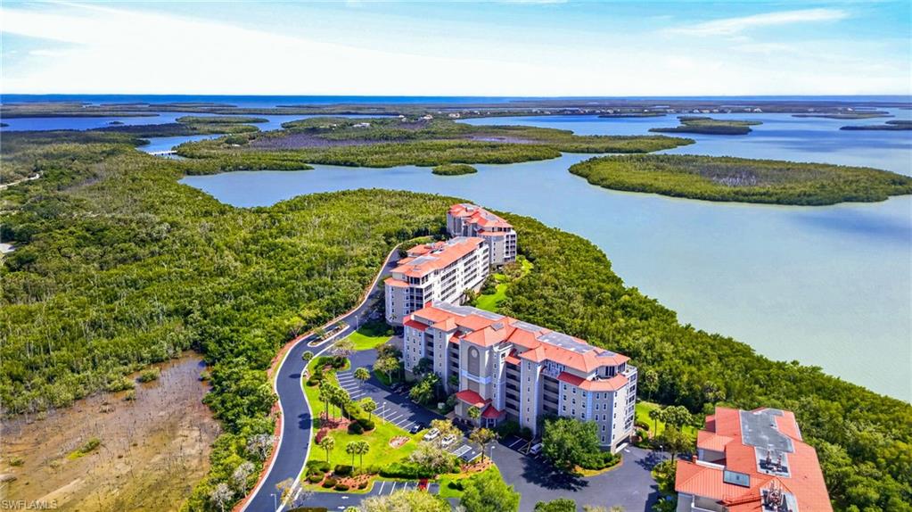 VINTAGE BAY - Residential