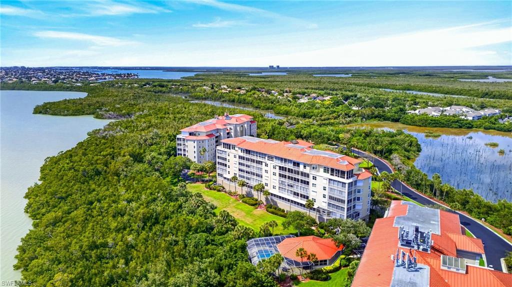 VINTAGE BAY - Residential