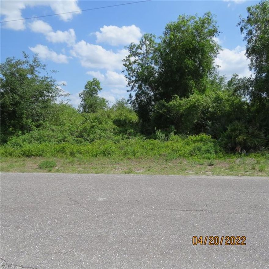 Nice vacant lot located in a booming area with new construction around. Minutes to the airport, Interstate I-75, shopping and restaurants. Comes and build your dream home.  Adjacent lot is also for sale.  MLS# 222030458