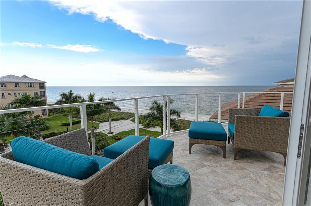 BAREFOOT BEACH - Residential