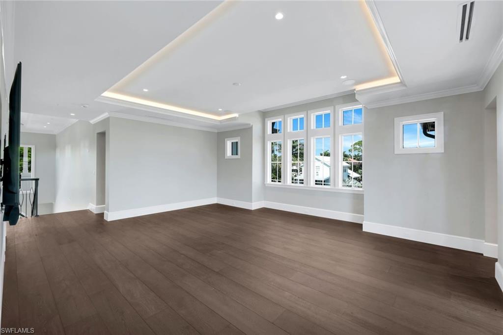 OYSTER BAY - Residential