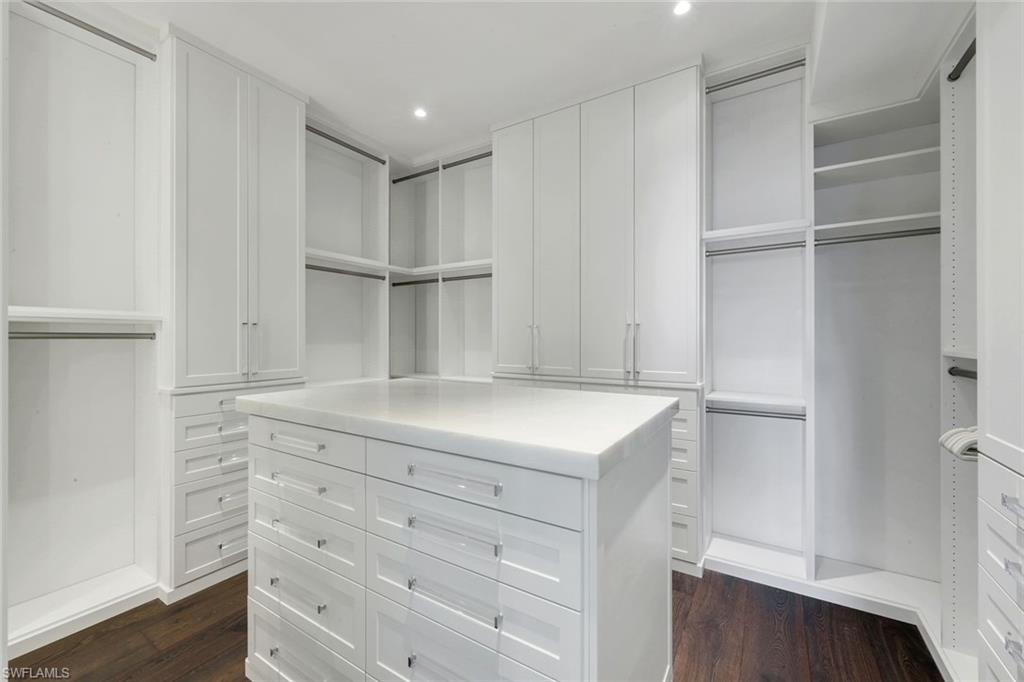 OYSTER BAY - Residential