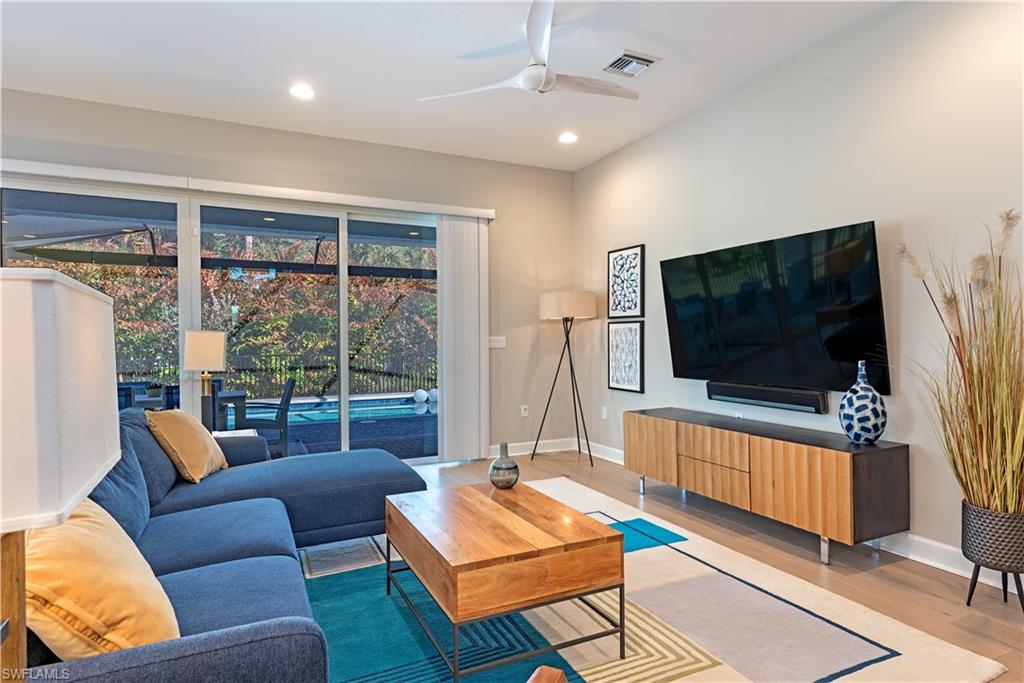 VALENCIA TRAILS - Residential