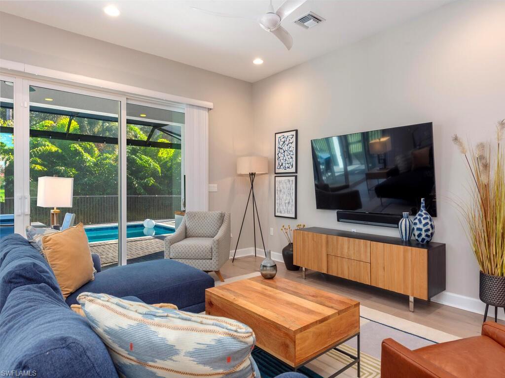 VALENCIA TRAILS - Residential