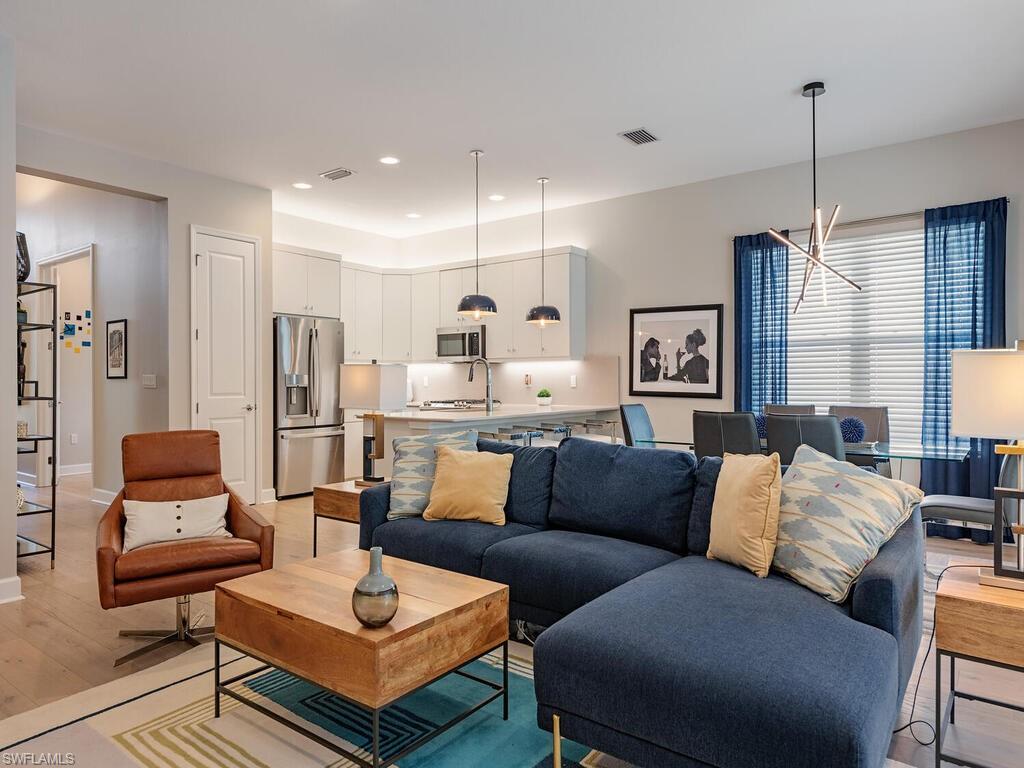 VALENCIA TRAILS - Residential