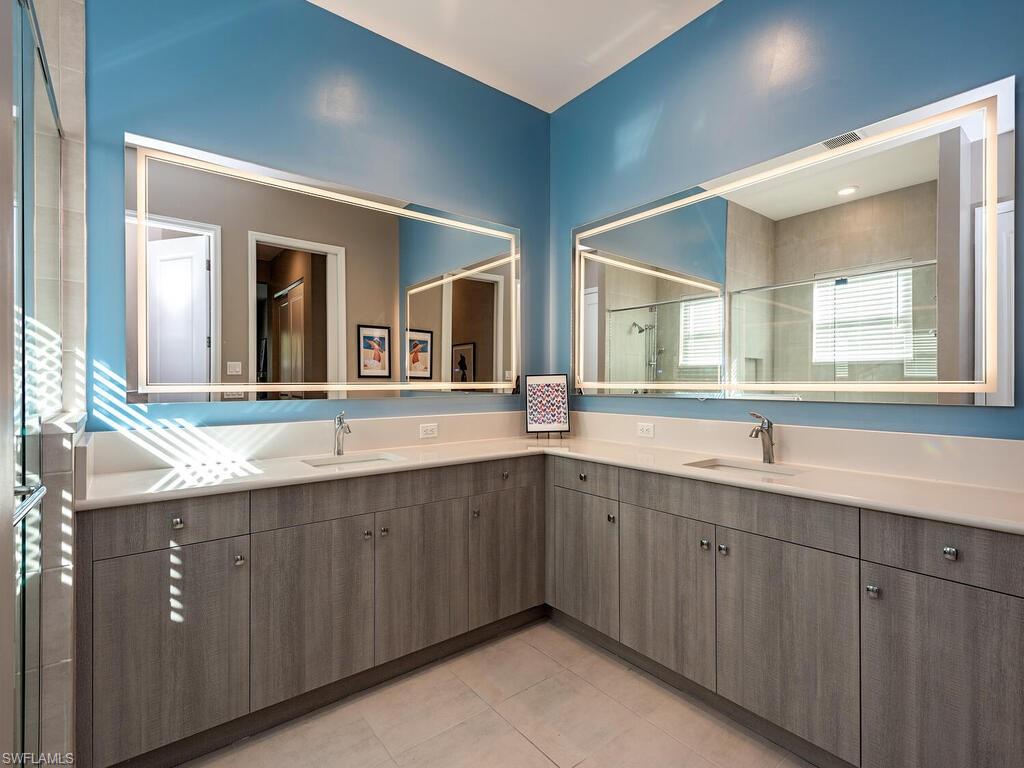 VALENCIA TRAILS - Residential