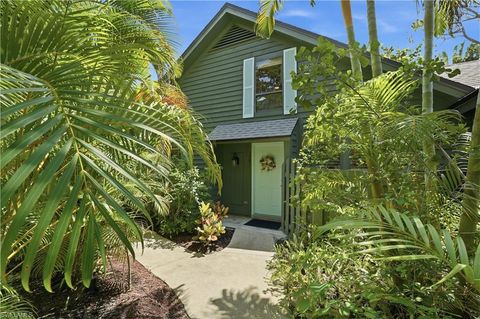 Photo of 1281 Solana RD, NAPLES, FL 34103 (MLS # 226022728)