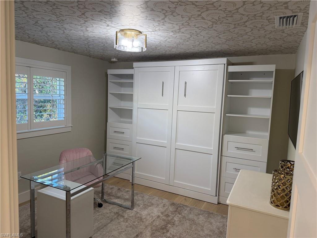 MOORINGS - Residential